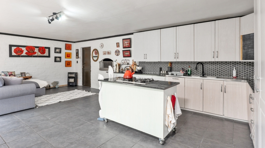 5 Bedroom Property for Sale in Struisbaai Western Cape
